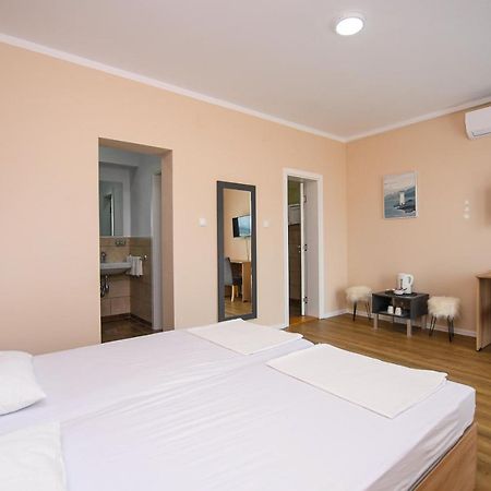 Danubiana Apartments 5 Кладово Экстерьер фото