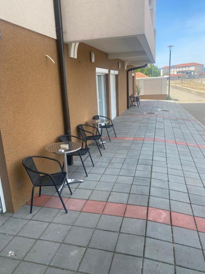 Danubiana Apartments 5 Кладово Экстерьер фото